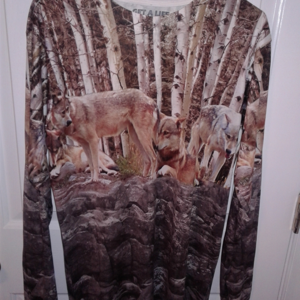 LAST CHANCE!! Camo Wolf long sleeve shirt - Picture 1 of 8